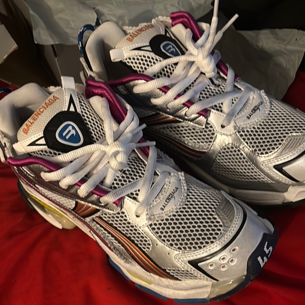 Multicolor Runner Shoes - Picture 7 of 13